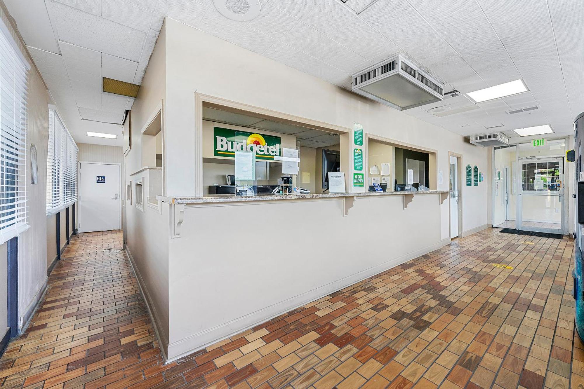 Budgetel Inn And Suites Lodge West Zewnętrze zdjęcie